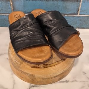 MizMooz Aria Slide Sandal